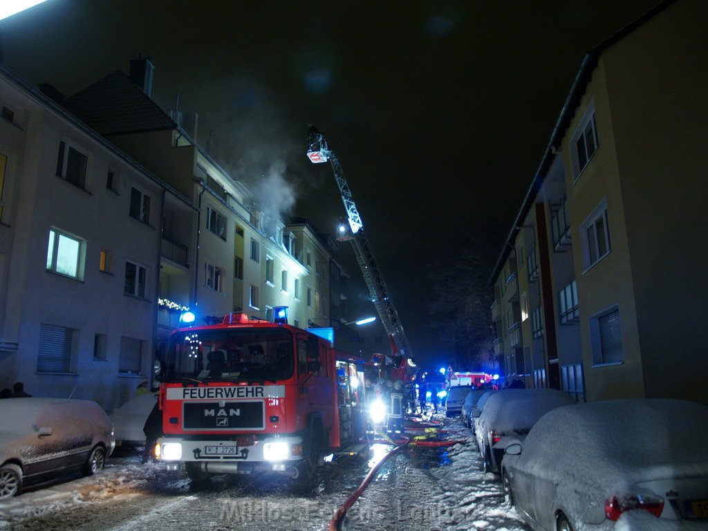 Feuer in Kueche Koeln Vingst Homarstr P560.JPG